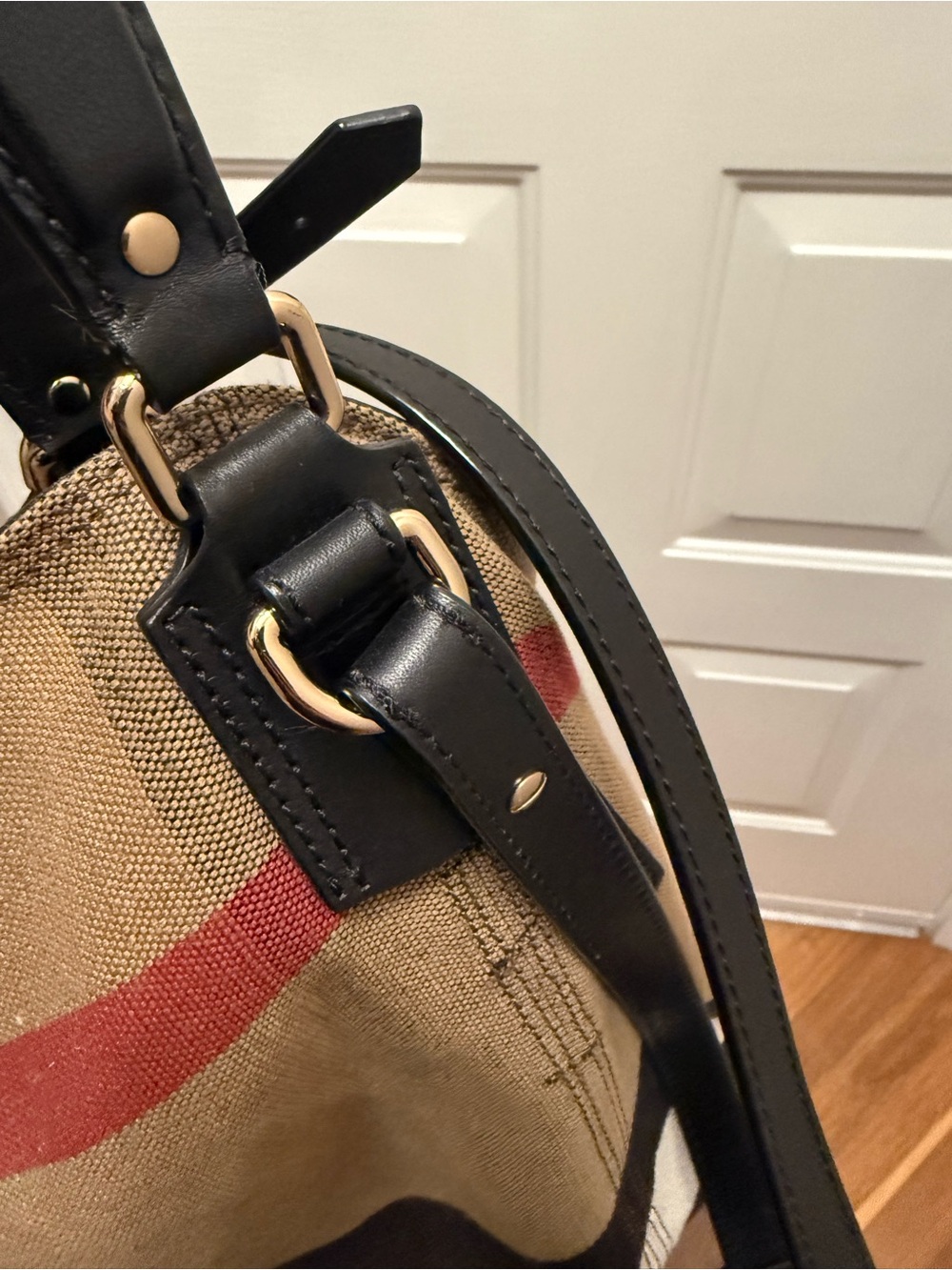 Burberry Tan Burlap Shoulder Bag with Red, Black & Cream Stripes - Picture 2 of 15